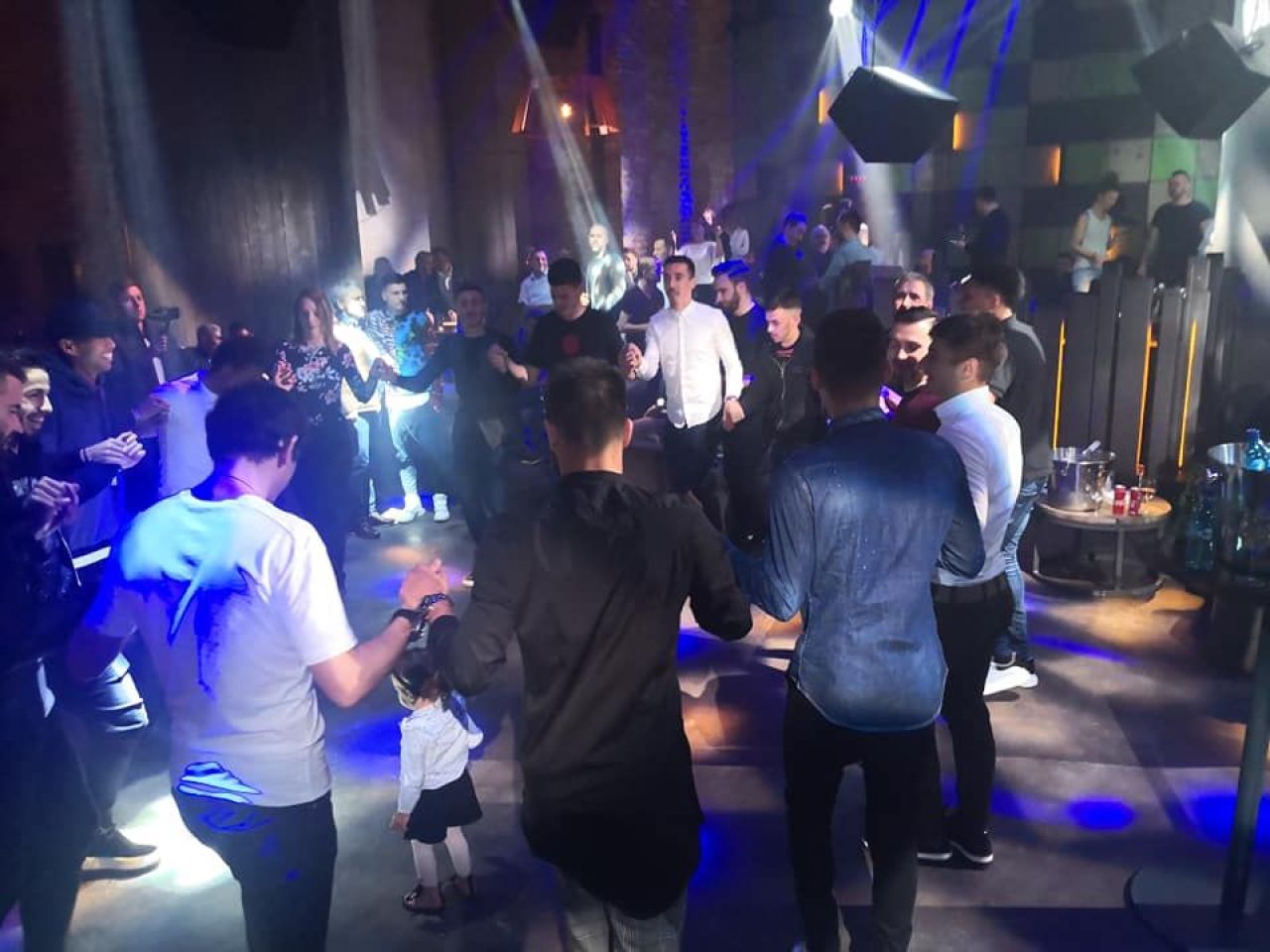 VIITORUL - BOTOSANI | Hagi si-a dus jucatorii in CLUB dupa calificarea in playoff! Galerie FOTO_1