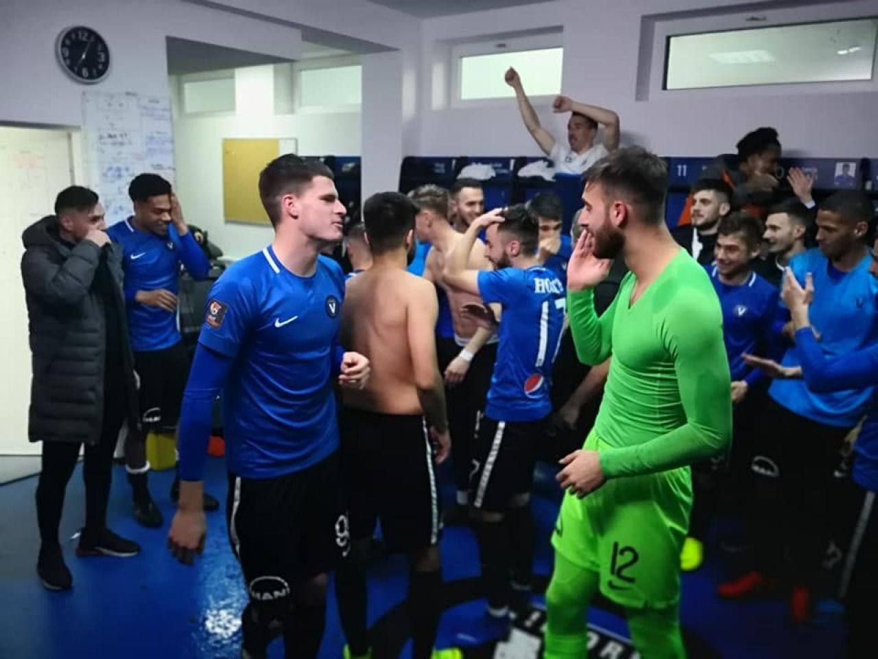 VIITORUL - BOTOSANI | Hagi si-a dus jucatorii in CLUB dupa calificarea in playoff! Galerie FOTO_4