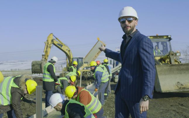 Ce masina conduce afaceristul care a construit 1 metru de autostrada cu bani din buzunarul propriu! Stefan Mandachi, initiatorul unui protest inedit_4