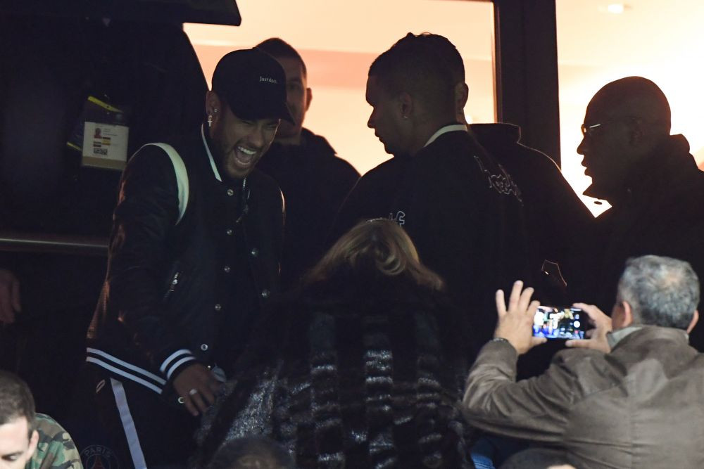 Reactia incredibila a lui Neymar cand si-a dat seama ca PSG e ELIMINATA din UEFA Champions League! Ce a facut brazilianul dupa penalty