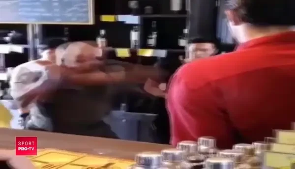 Ai sta sa te loveasca Tyson in FIGURA pentru 1 milion euro? FABULOS! Cum poate sa loveasca Iron Mike la 52 de ani! VIDEO