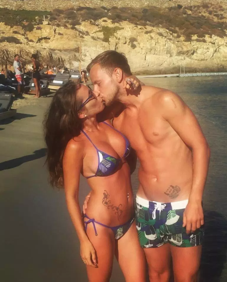 Ea este BOMBA SEXY de la Barcelona! Sotia lui Rakitic face furori! Incredibil cum s-au cunoscut! 