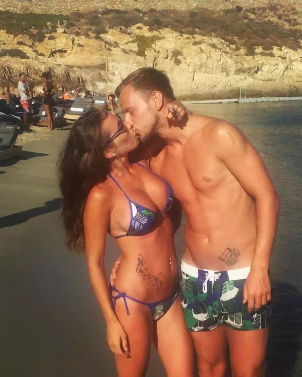Ea este BOMBA SEXY de la Barcelona! Sotia lui Rakitic face furori! Incredibil cum s-au cunoscut!