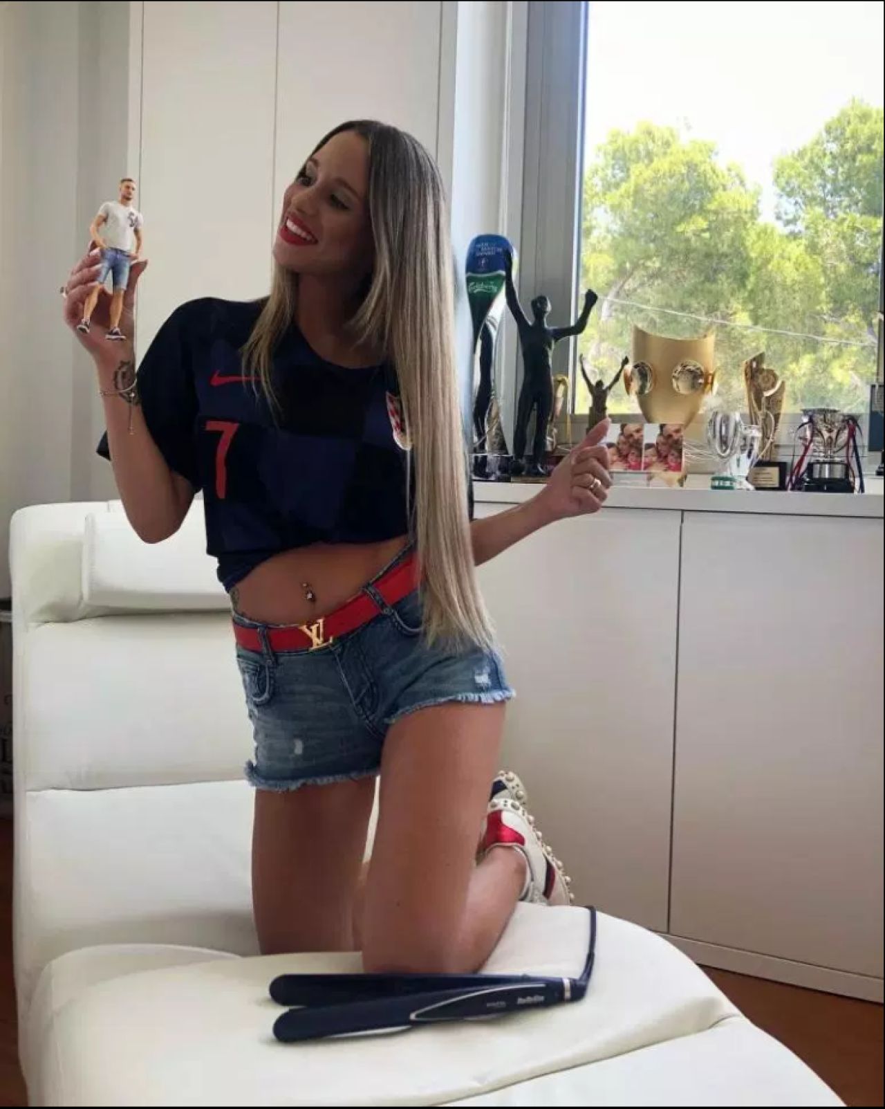Ea este BOMBA SEXY de la Barcelona! Sotia lui Rakitic face furori! Incredibil cum s-au cunoscut!