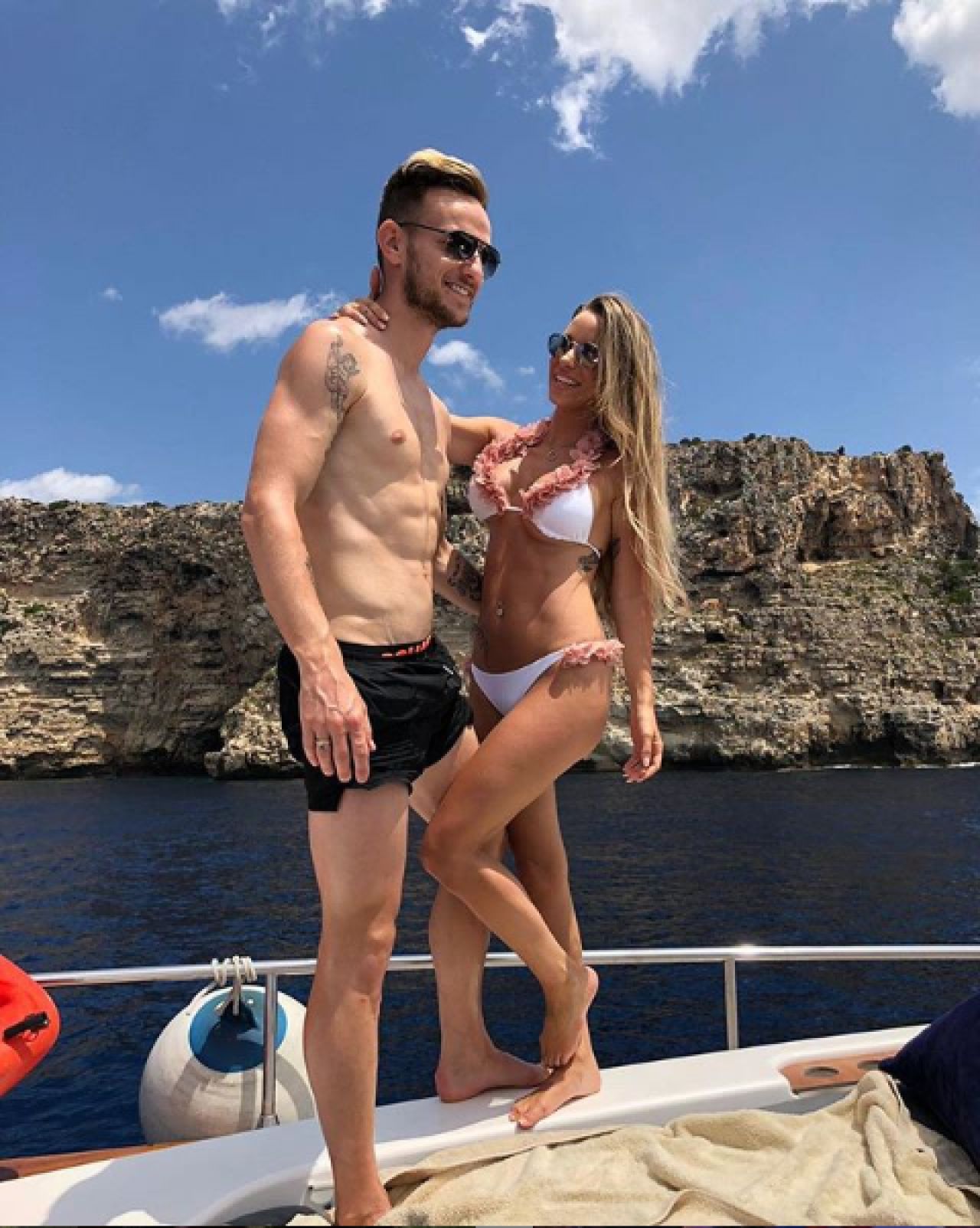 Ea este BOMBA SEXY de la Barcelona! Sotia lui Rakitic face furori! Incredibil cum s-au cunoscut!