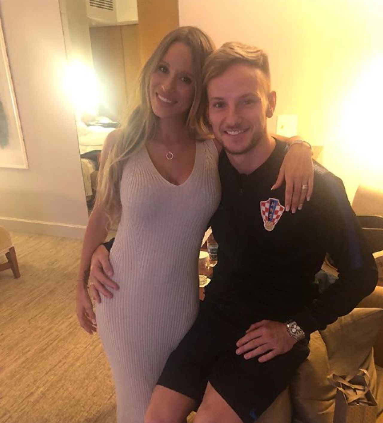 Ea este BOMBA SEXY de la Barcelona! Sotia lui Rakitic face furori! Incredibil cum s-au cunoscut!
