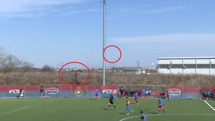 Cel mai pedepsit jucator de la FCSB - CSA Steaua: l-au trimis pe camp sa caute mingile printre balarii :) VIDEO_7