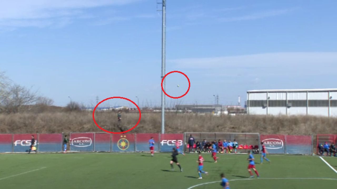 Cel mai pedepsit jucator de la FCSB - CSA Steaua: l-au trimis pe camp sa caute mingile printre balarii :) VIDEO_7