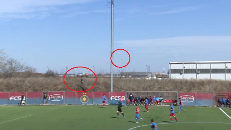 Cel mai pedepsit jucator de la FCSB - CSA Steaua: l-au trimis pe camp sa caute mingile printre balarii :) VIDEO_7