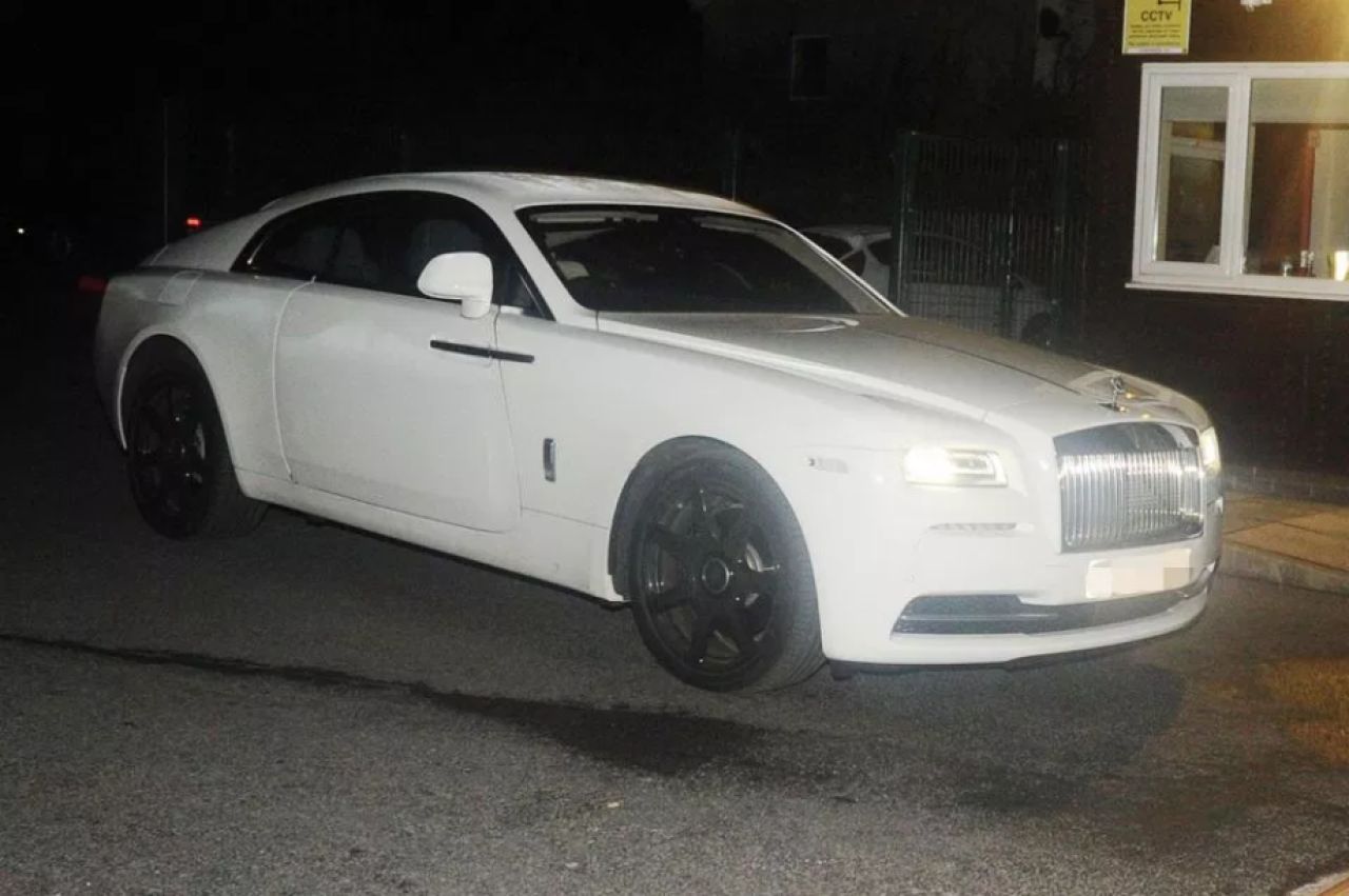 Fotbalistul care a platit 40.000 de euro doar pentru CHEIA masinii sale! E facuta din meteorit si acoperita cu DIAMANTE. FOTO_5