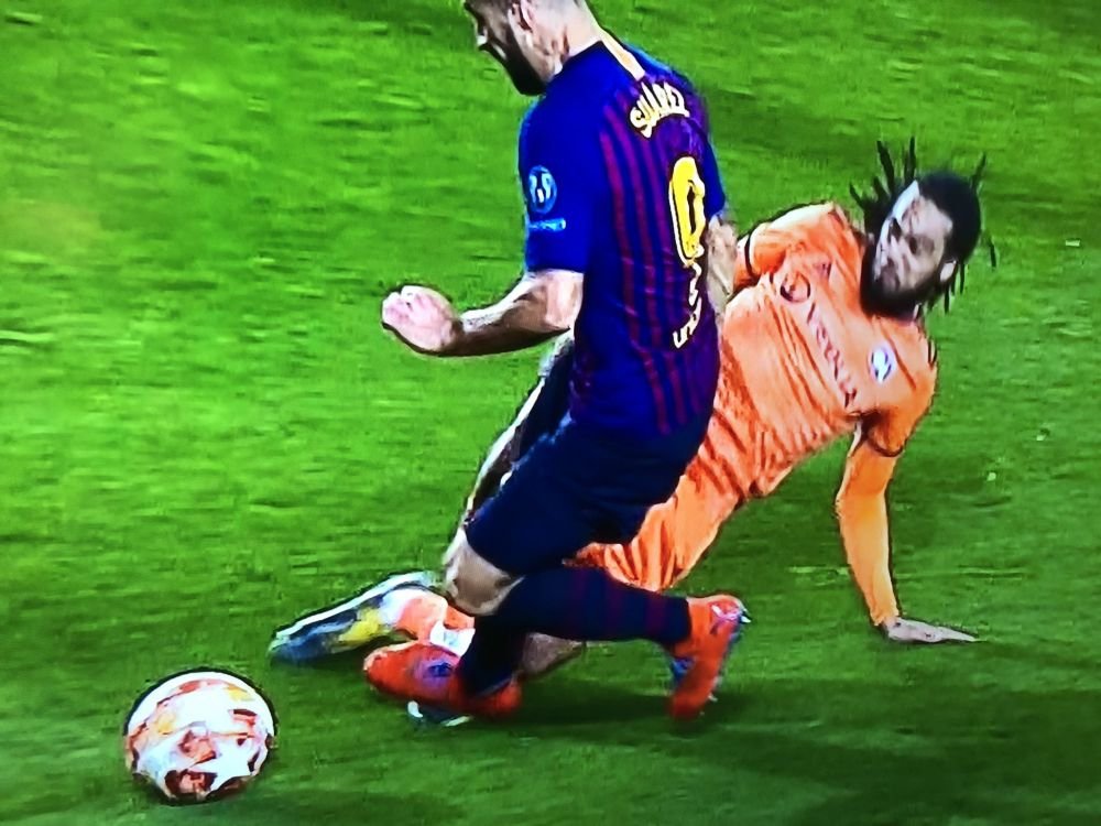 Suarez TRISEAZA si cu VAR, trebuie suspendat pe viata! Atac uluitor la atacantul Barcei dupa penalty-ul primit cu Lyon. FOTO