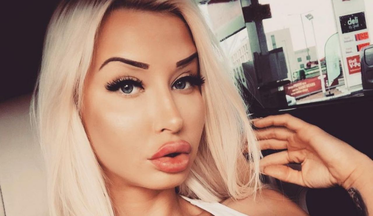 Femeia care l-a pus pe prietenul ei sa plateasca 65.000 euro ca sa arate ca Barbie. Apoi l-a parasit. FOTO_21