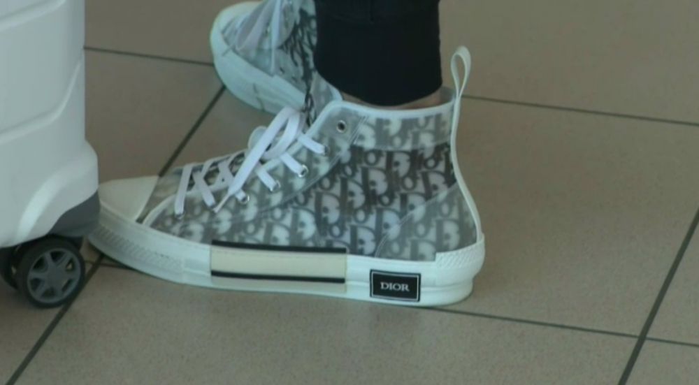 LIKE A BOSS | Superaparitie a lui Ionut Radu pe aeroport! Portarul a atras toate privirile, iar incaltarile de 1.500 euro sunt cu adevarat speciale: FOTO_11