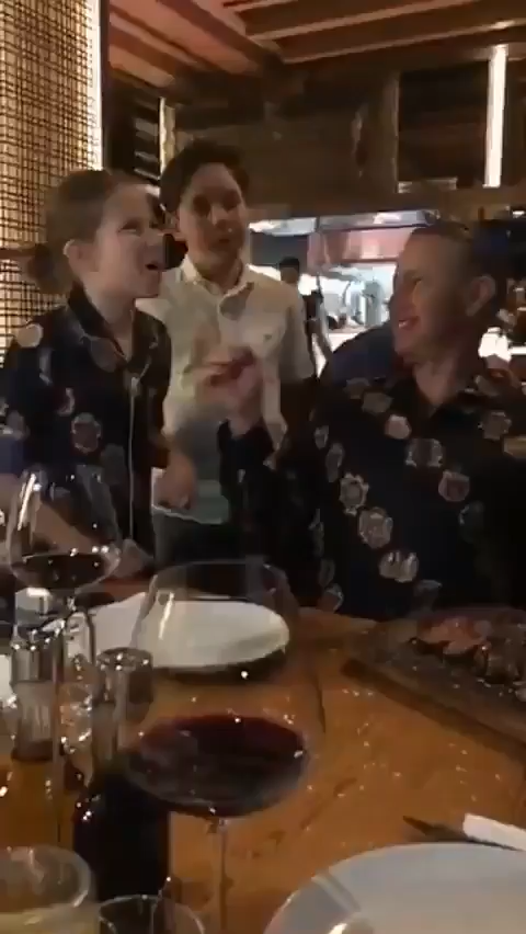Mutu i-a dus pe Reghe si Anamaria la restaurantul lui Salt Bae din Dubai. Tinuta SOC pentru fostul antrenor al Stelei. FOTO_5