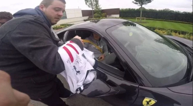 Doar 499 de masini au fost produse! Cine este jucatorul cu un garaj de peste 2 milioane de euro: include un Ferrari extrem de rar! FOTO_5