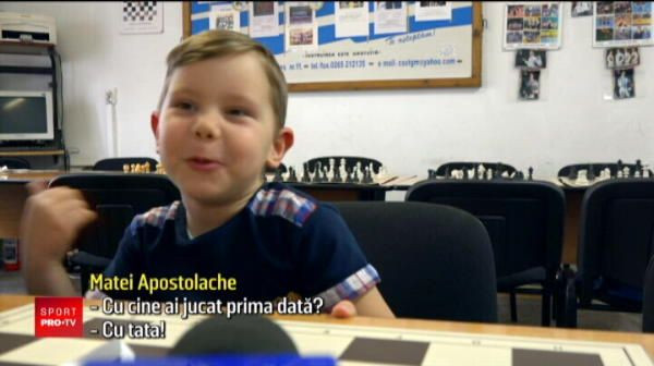 Cel mai tanar campion la sah din Romania a implinit cinci ani! A invatat si matematica: A invatat deja tabla inmultirii!