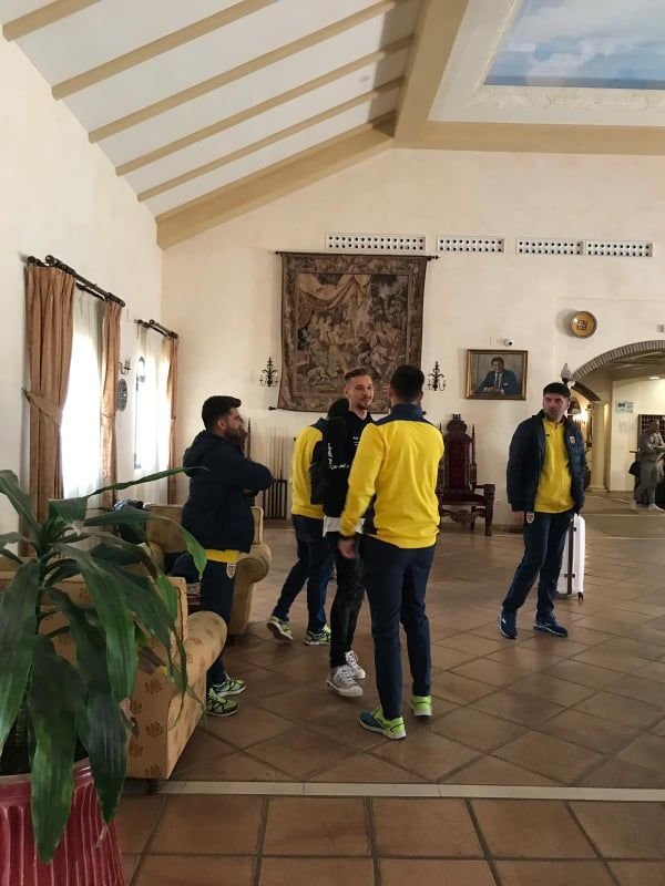 FOTO Ionut RADU a parasit cantonamentul nationalei U21. Ce masina i-a pus FRF la dispozitie: 