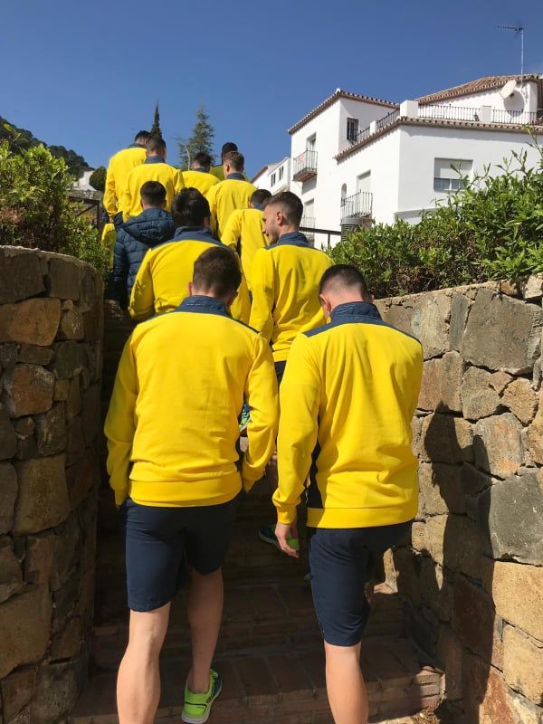 FOTO Ionut RADU a parasit cantonamentul nationalei U21. Ce masina i-a pus FRF la dispozitie: