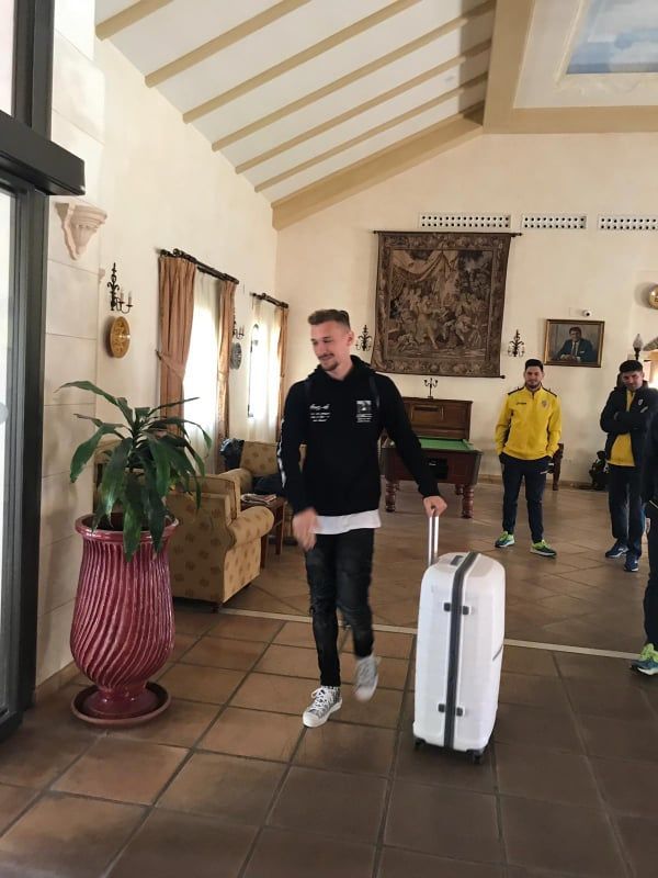 FOTO Ionut RADU a parasit cantonamentul nationalei U21. Ce masina i-a pus FRF la dispozitie: