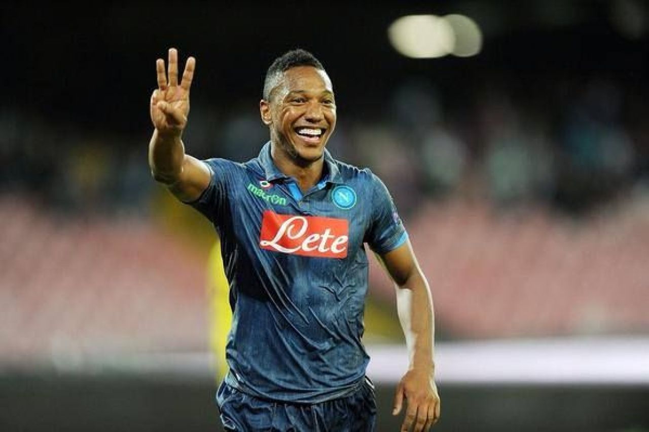 Povestea fotbalistului caruia Napoli a fost aproape sa ii termine cariera! Directorul sportiv l-a lovit cu pumnul!_2