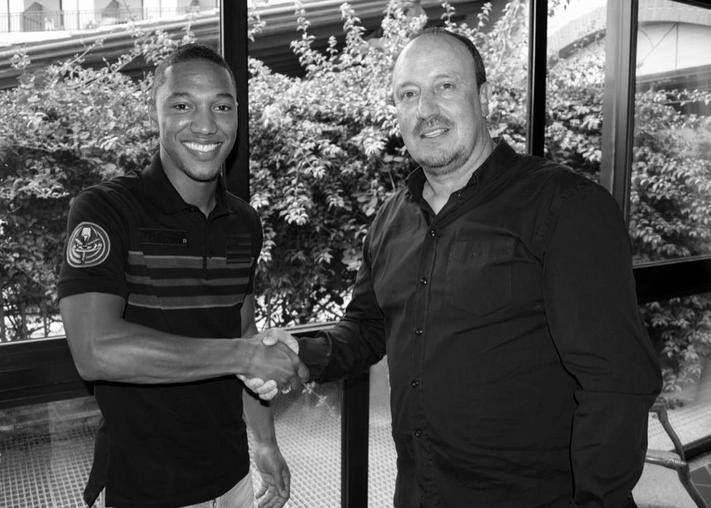 Povestea fotbalistului caruia Napoli a fost aproape sa ii termine cariera! Directorul sportiv l-a lovit cu pumnul!_3