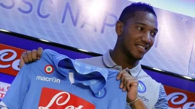 Povestea fotbalistului caruia Napoli a fost aproape sa ii termine cariera! Directorul sportiv l-a lovit cu pumnul!_4