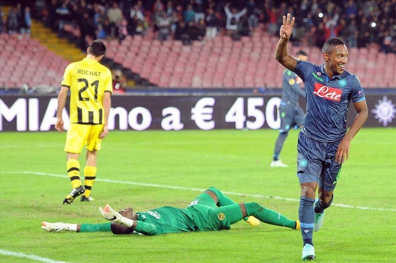 Povestea fotbalistului caruia Napoli a fost aproape sa ii termine cariera! Directorul sportiv l-a lovit cu pumnul!_6
