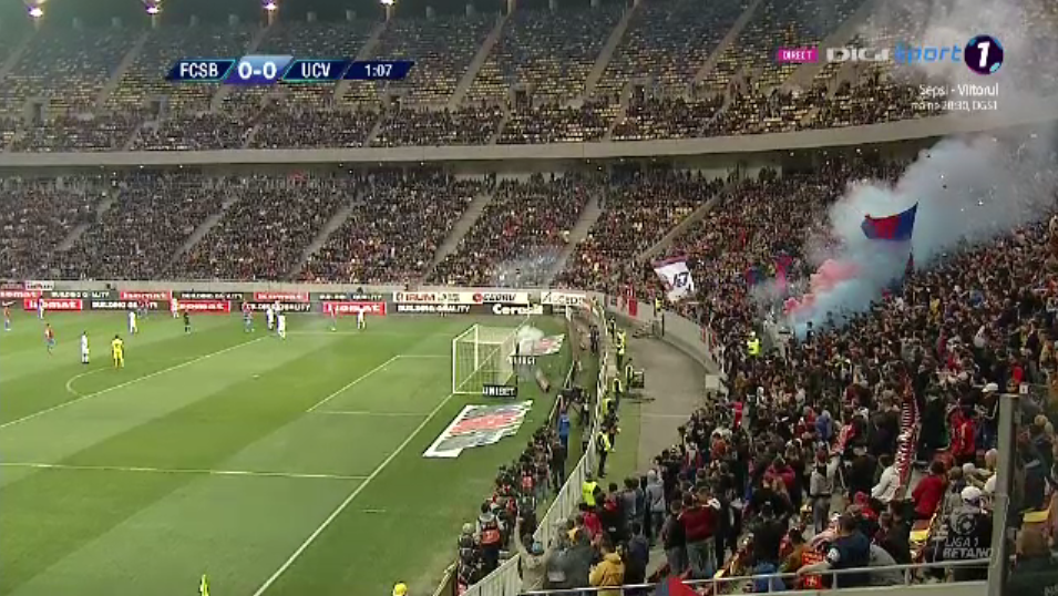 FCSB - CRAIOVA | Atmostera de super derby la FCSB - Craiova! Petarde si fumigene in peluza stelista