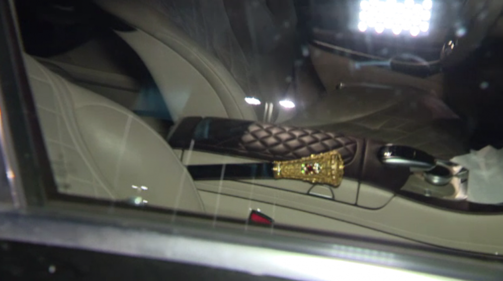 Becali a venit cu TOIAGUL DE AUR la meciul de pe National Arena! Cum arata noul accesoriu al patronului FCSB, purtat si de Mayweather si Snoop Dogg :))
