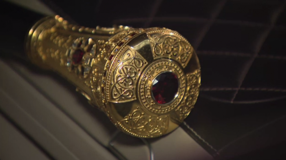Becali a venit cu TOIAGUL DE AUR la meciul de pe National Arena! Cum arata noul accesoriu al patronului FCSB, purtat si de Mayweather si Snoop Dogg :))_4
