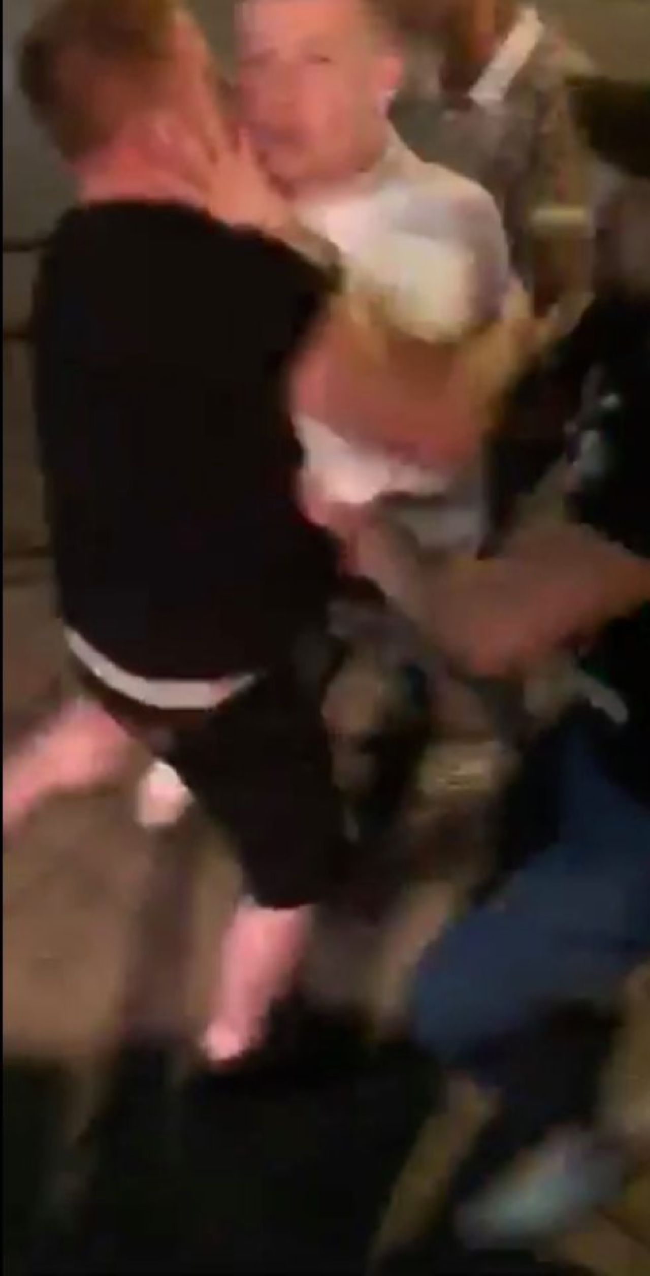 Portarul nationalei Angliei, BATAIE INCREDIBILA de strada! S-a ales cu un ochi vanat si e anchetat de politie. VIDEO_1