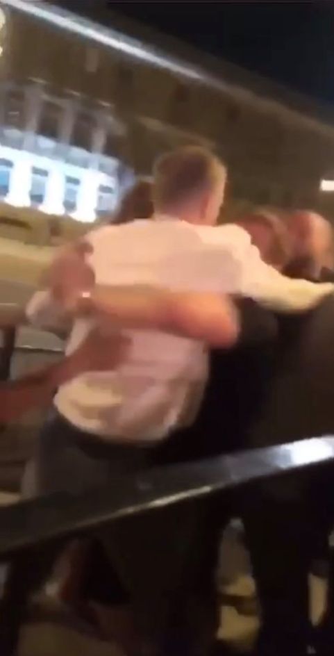 Portarul nationalei Angliei, BATAIE INCREDIBILA de strada! S-a ales cu un ochi vanat si e anchetat de politie. VIDEO_6