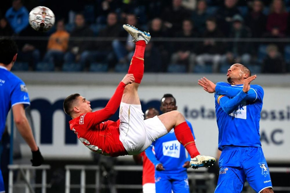 Razvan Marin, prezentat de Ajax in acelasi timp cu un jucator de la Barcelona! Anuntul zilei in Spania