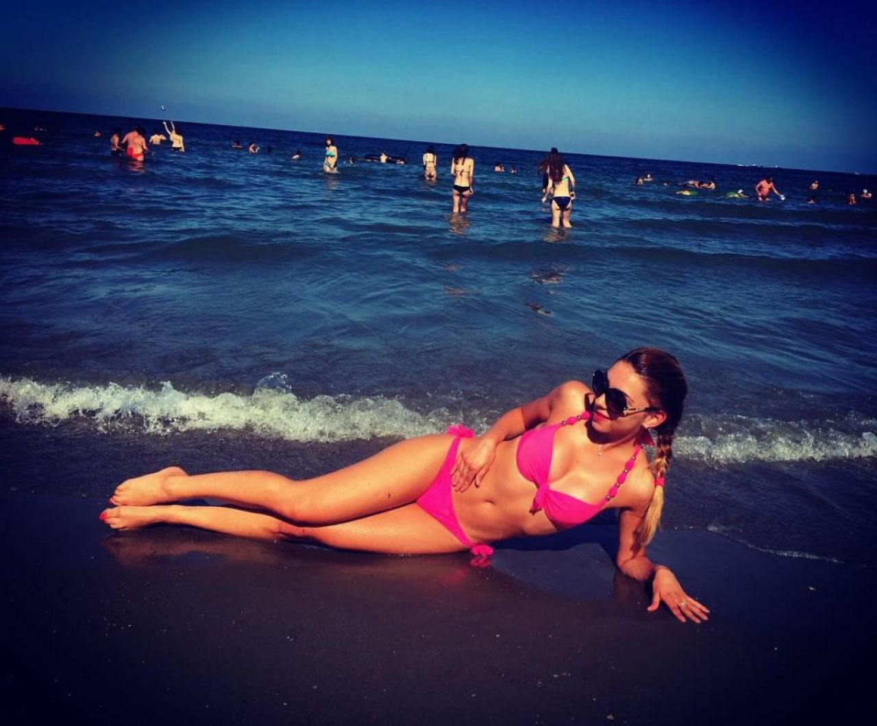 FOTO | Frumos in Dubai:)) Imagini sexy cu cea mai buna jucatoare de tenis de masa din Romania_1