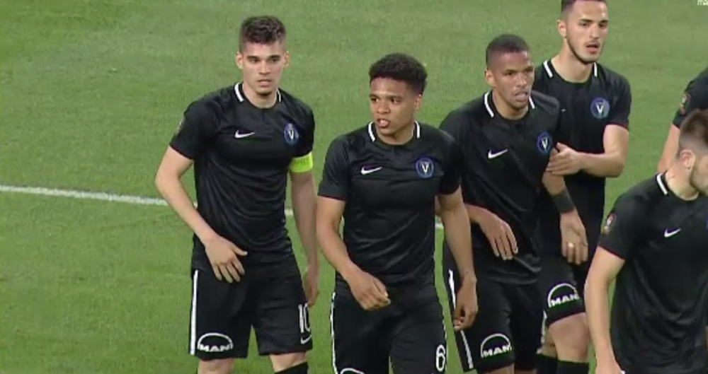 Ma duc acum in vestiar sa vad daca mi-a scris! :)) Reactia lui Ianis Hagi dupa ce a aflat de transferul lui Razvan Marin la Ajax