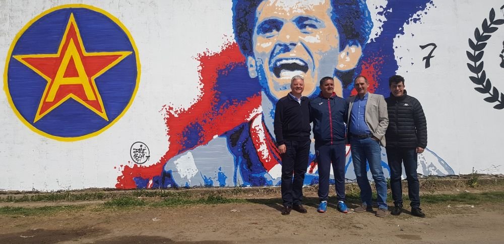Disputat de doua Stele de ziua lui! Cadou de senzatie pentru Lacatus in Ghencea! Fanii i-au facut un graffiti cadou_6