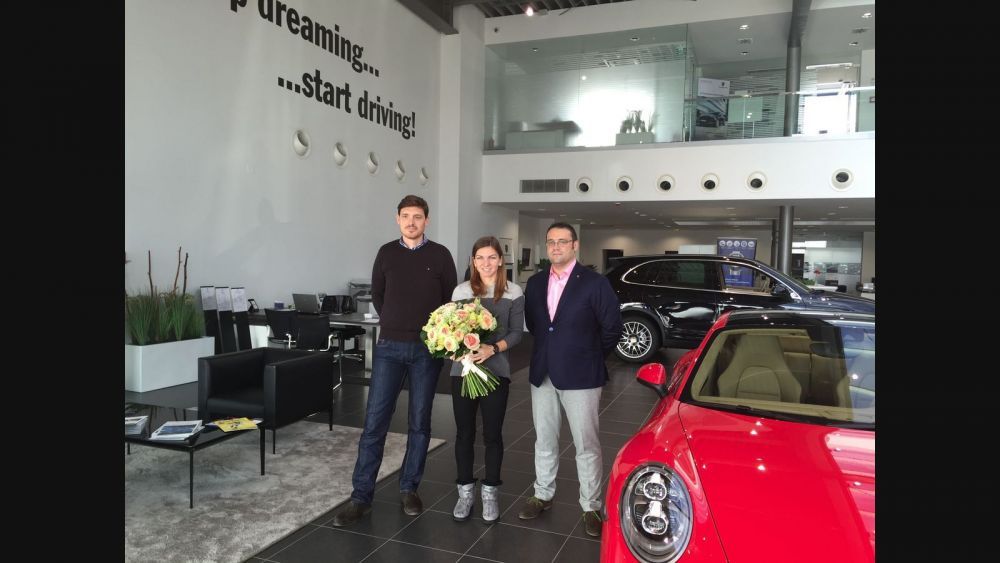 Simona Halep si-a luat masina noua de 150.000 euro si i-a dat imediat mesaj lui Valtteri Bottas:
