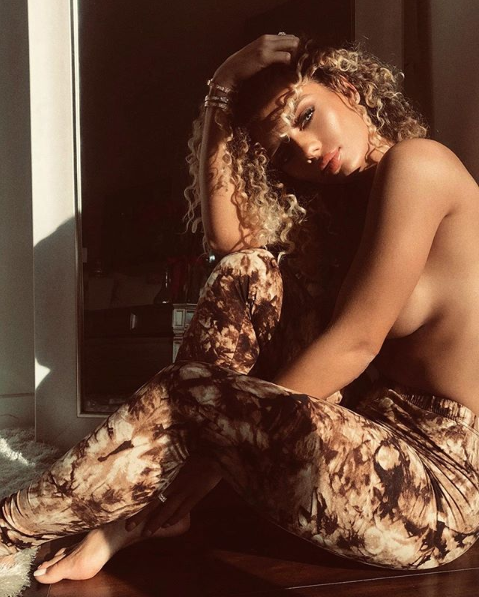 Cine este BOMBA SEXY inselata de un jucator de la Manchester United! 