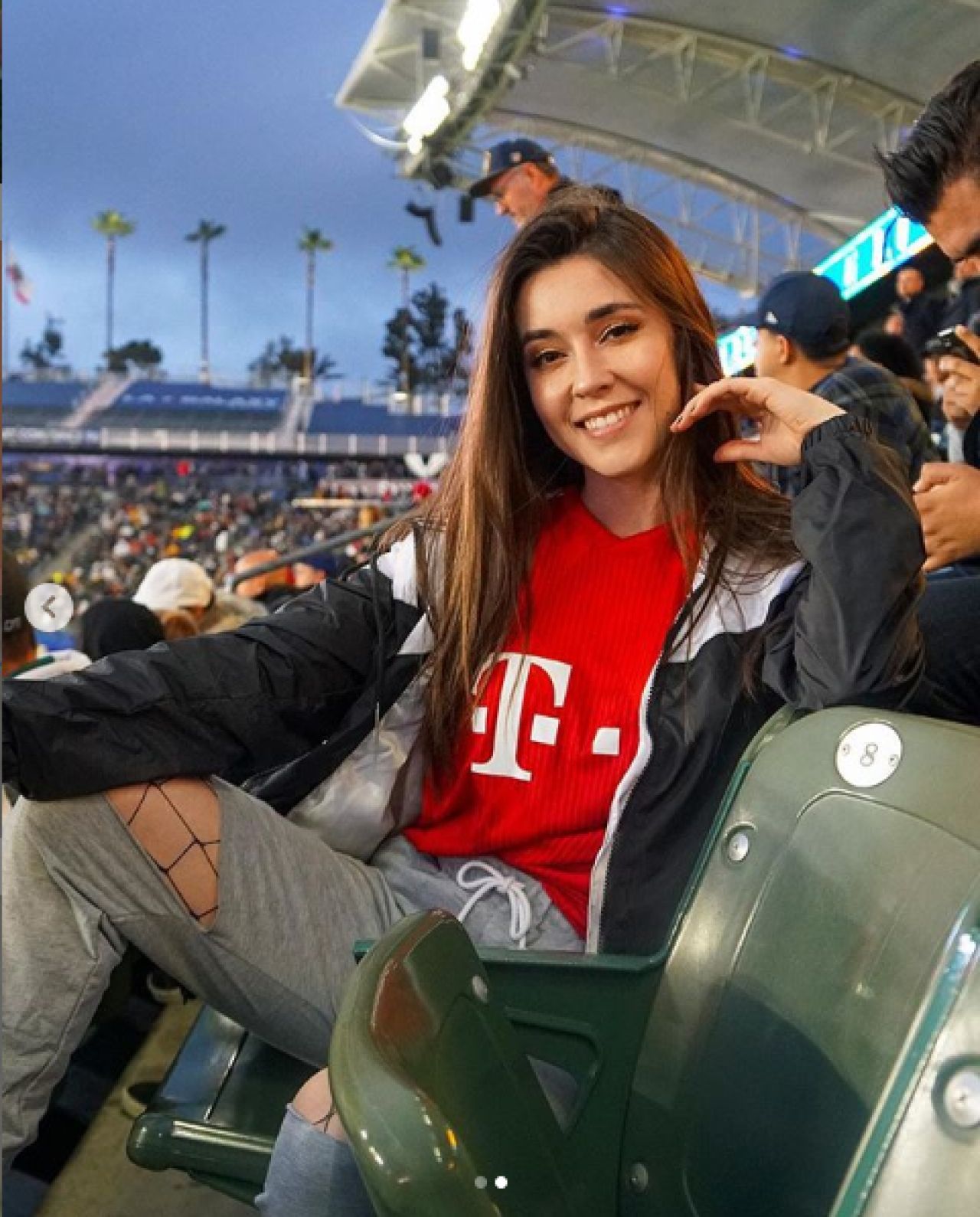 Cea mai SEXY fana a lui Bayern Munchen! A pozat provocator in timpul meciului cu Borussia! Cum s-a bucurat de victorie! GALERIE FOTO_21