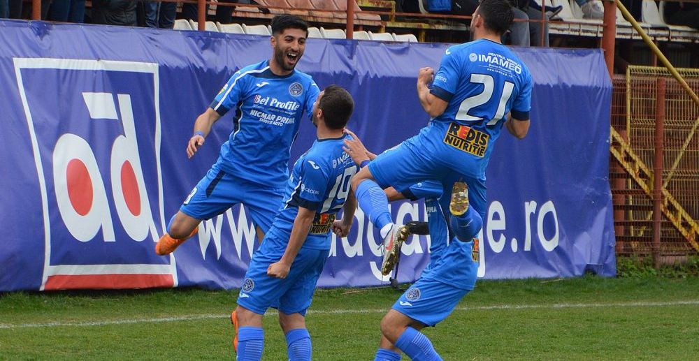 Noi nu incurcam pe nimeni! Sa promovoveze ele, noi ii lasam! Culmea PERFORMANTEI! :)) Cati suporteri va avea Clinceni daca intra in Liga 1