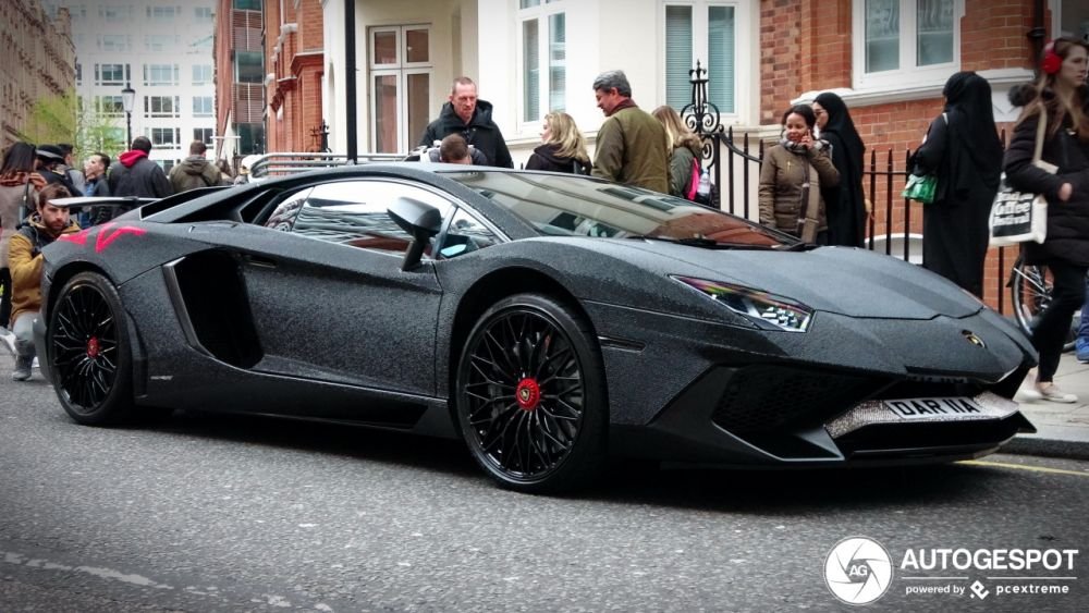 Cine e moldoveanca bomba sexy care a blocat o strada din Londra cu Lamborghiniul sau decorat cu 2 milioane de cristale Swarovski! VIDEO_9