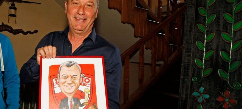 VIDEO SPECTACULOS | Fanii au facut SHOW in fata casei lui Mircea Rednic! Reactia antrenorului lui Dinamo: Cea mai frumoasa aniversare din viata mea!