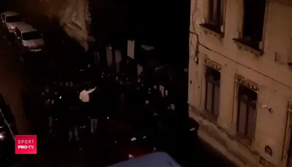 Surpriza pregatita de fani pentru Mircea Rednic! Gestul facut de suporteri pentru antrenorul lui Dinamo