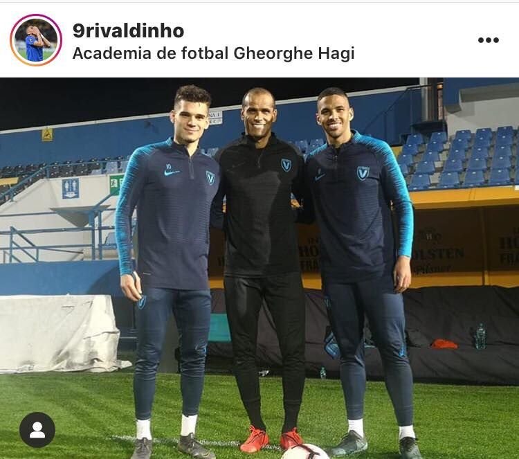 Ianis Hagi si-a facut poza cu Rivaldo inaintea meciului cu Craiova! Fosta legenda a Braziliei s-a imbracat in echipamentul Viitorului! FOTO