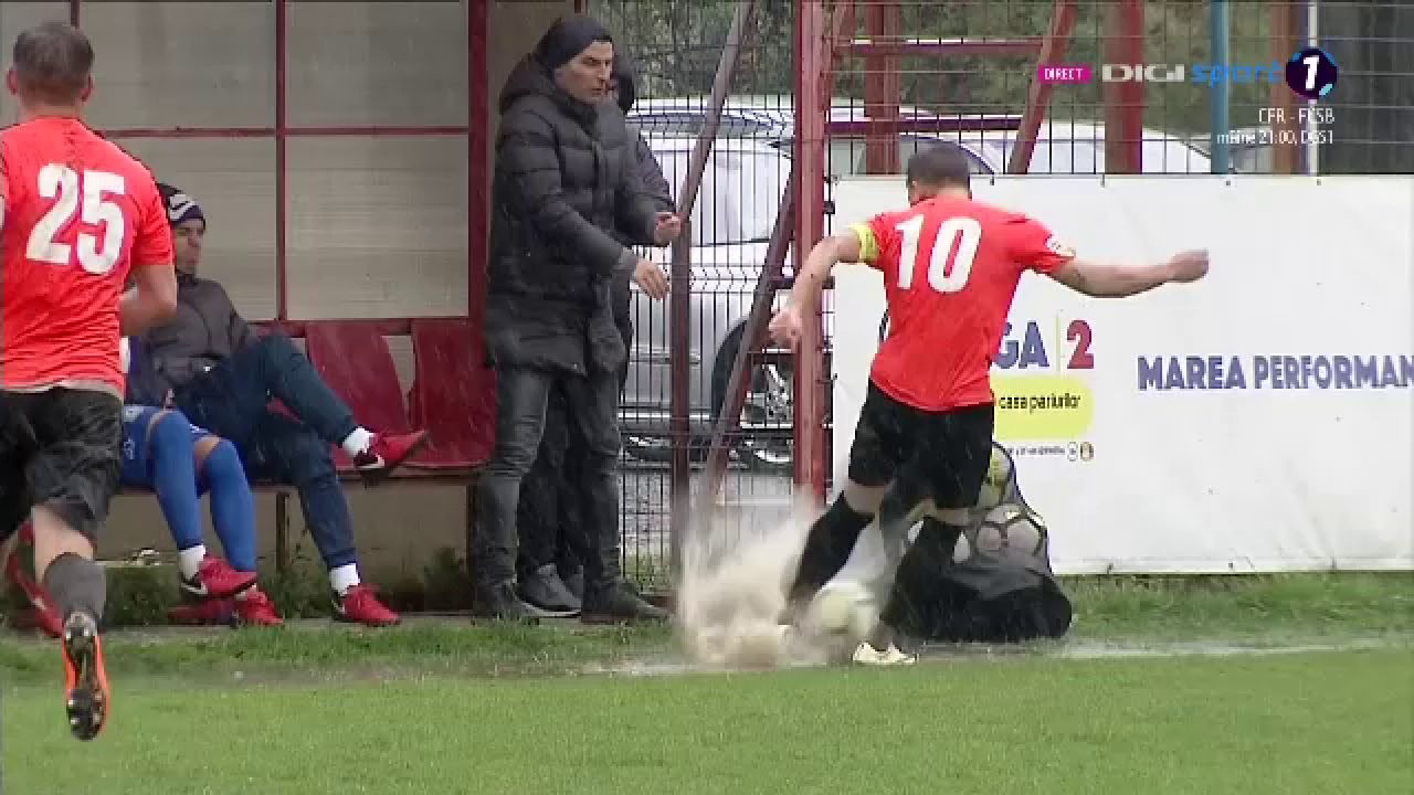 Moment incredibil pe mocirla in Liga a 2-a! Ce a patit Trica o secunda mai tarziu! FOTO_1