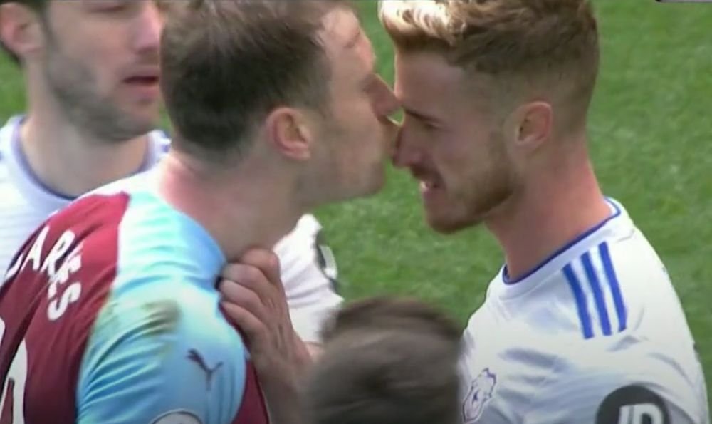 E faza saptamanii in Europa! Nebunie in Premier League! Ce a facut arbitrul dupa ce un jucator si-a PUPAT adversarul DE DOUA ORI in timpul meciului_2