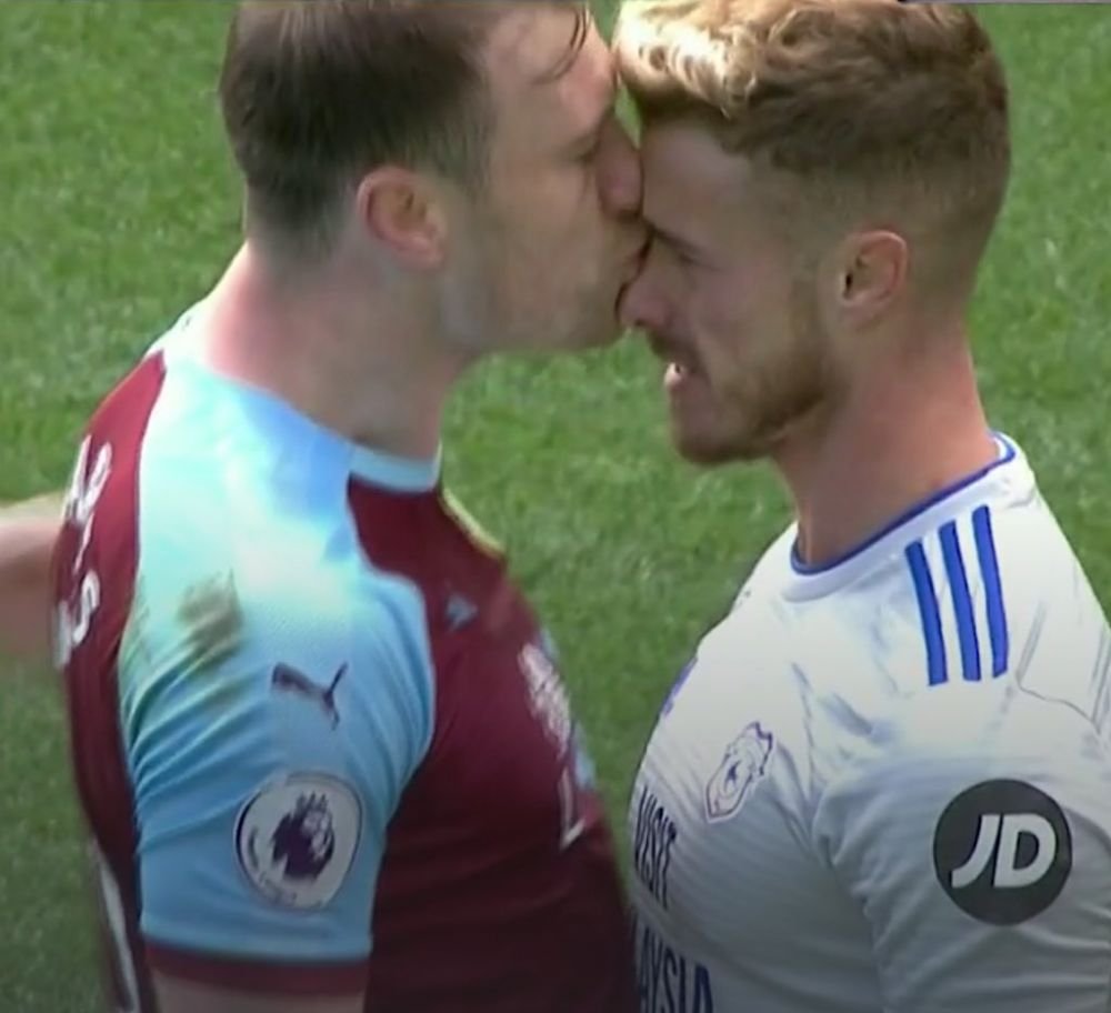 E faza saptamanii in Europa! Nebunie in Premier League! Ce a facut arbitrul dupa ce un jucator si-a PUPAT adversarul DE DOUA ORI in timpul meciului_3