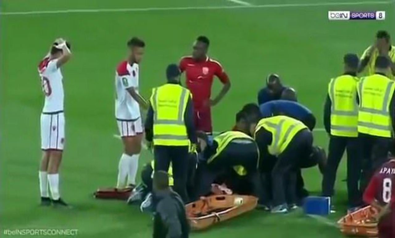Accidentare cutremuratoare! Arbitrul si-a pus mainile in cap, colegii jucatorului au inceput sa planga pe teren. Verdictul dat de medici la spital_3