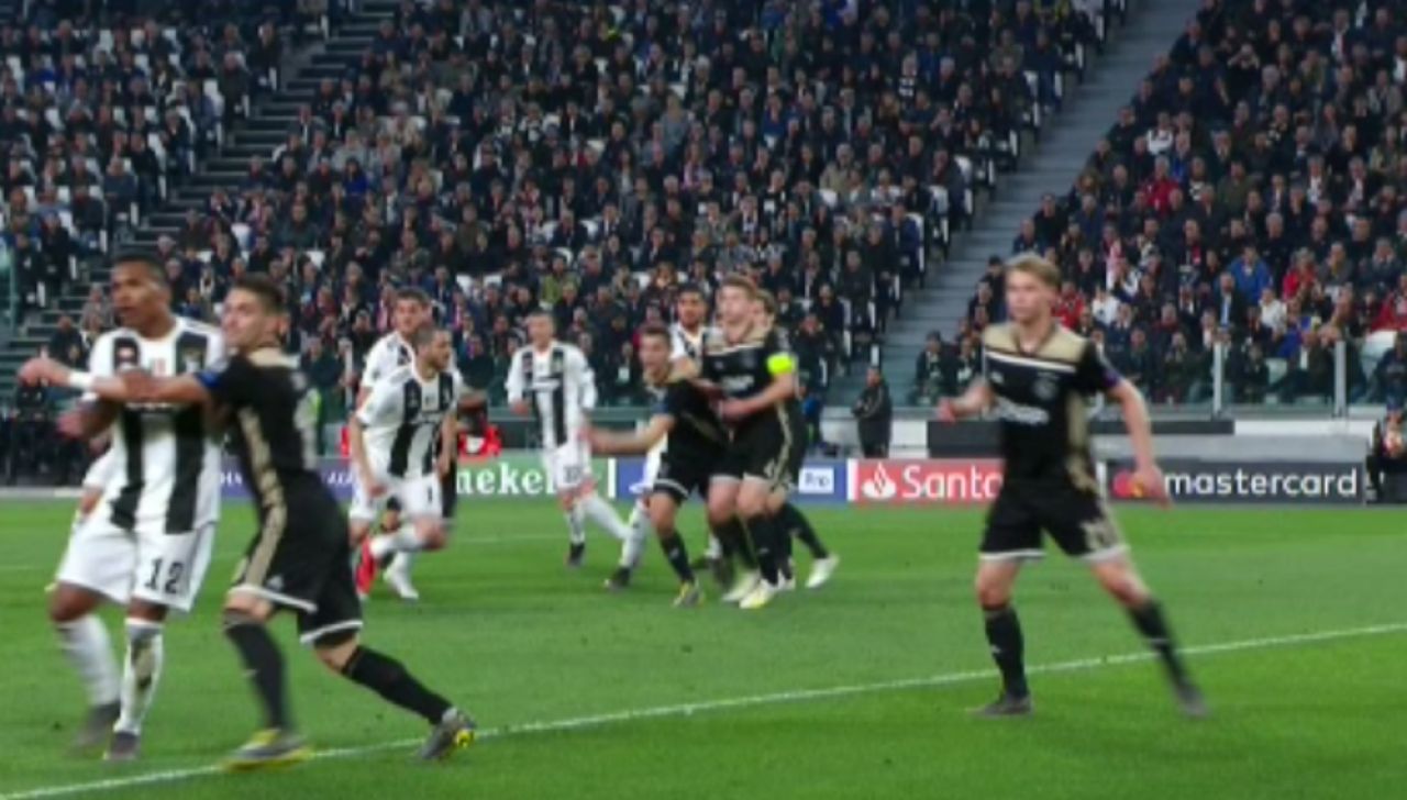 FABULOS! De Ligt si-a faultat coechipierul! Faza INCREDIBILA la golul lui Cristiano Ronaldo: Ajax a cerut anularea reusitei_3