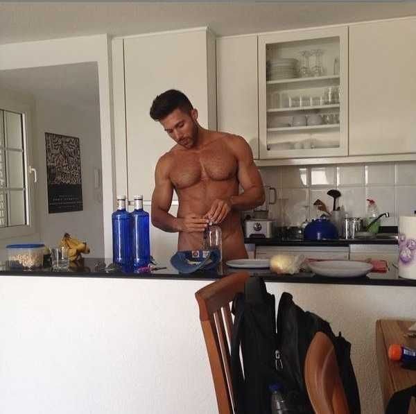 Fiul lui Adrian Bumbescu e model in California. Pozele sale nud fac senzatie_12